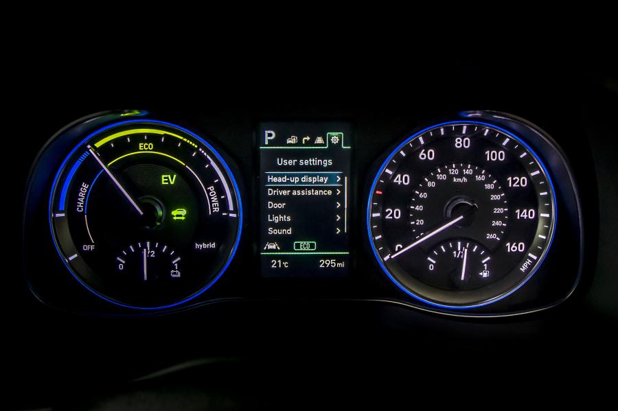 Панель приборов Hyundai Kona Hybrid (OS) 2019 года  (UK) (фото 2 из 40)